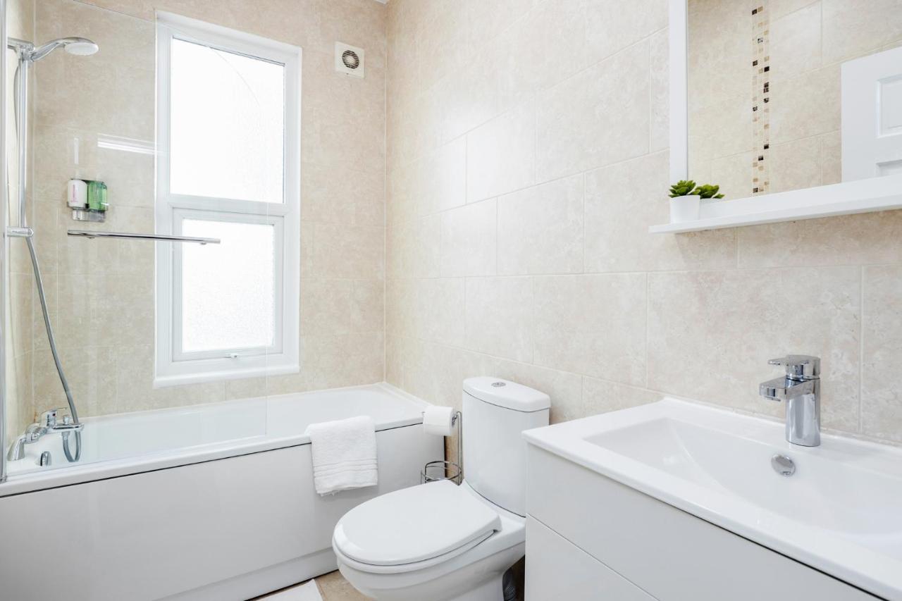 Business & Leisure 2 Bedroom & Parking By Damask Homes Ilford Exterior foto